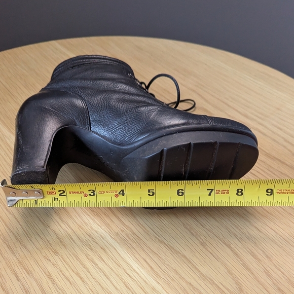 Kenneth Cole Women's (Size 6M) Black Leather Lace-Up Boots With Block Heel - Picture 4 of 16